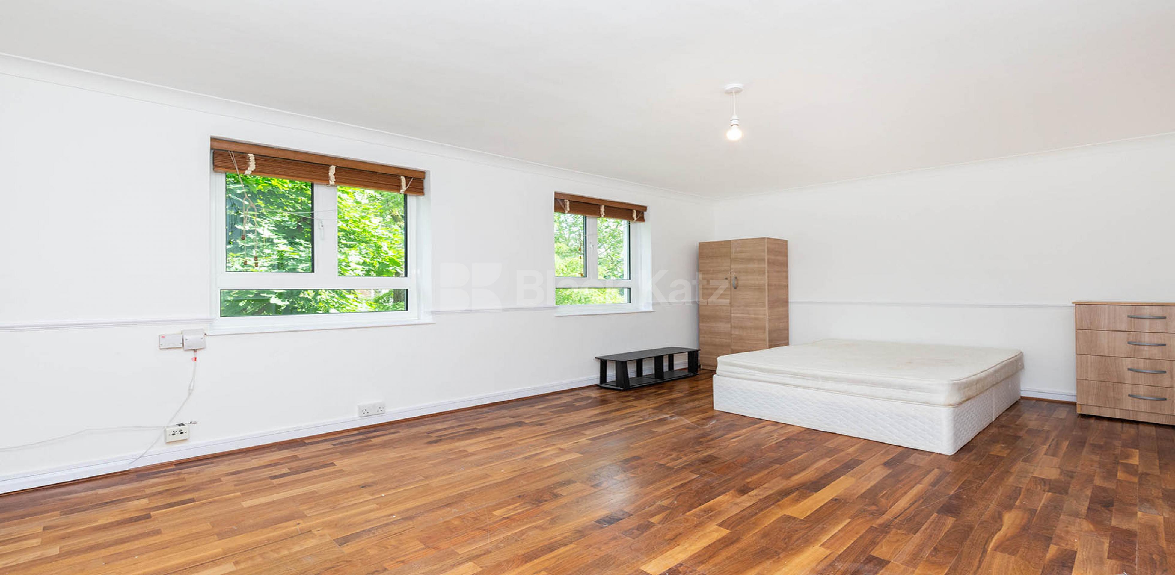 Fantastic spacious 4 bed in Camden mins to shops Abingdon Close, CAMDEN NW1